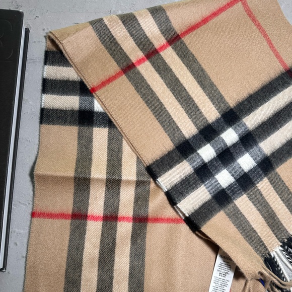 BURBERRY Unisex CHECK CASHMERE SCARF ARCHIVE BEIGE - Picture 10 of 10